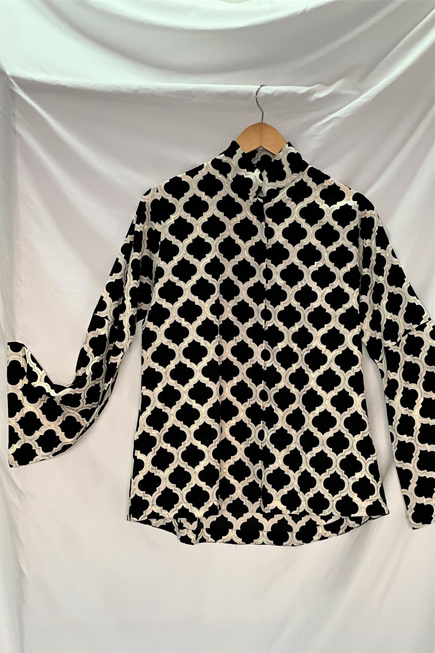 Women's Quaterfoil Metallic Black Gold Top