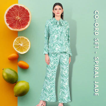 Women's co-ord set spiral jade + The Market tote spiral jade