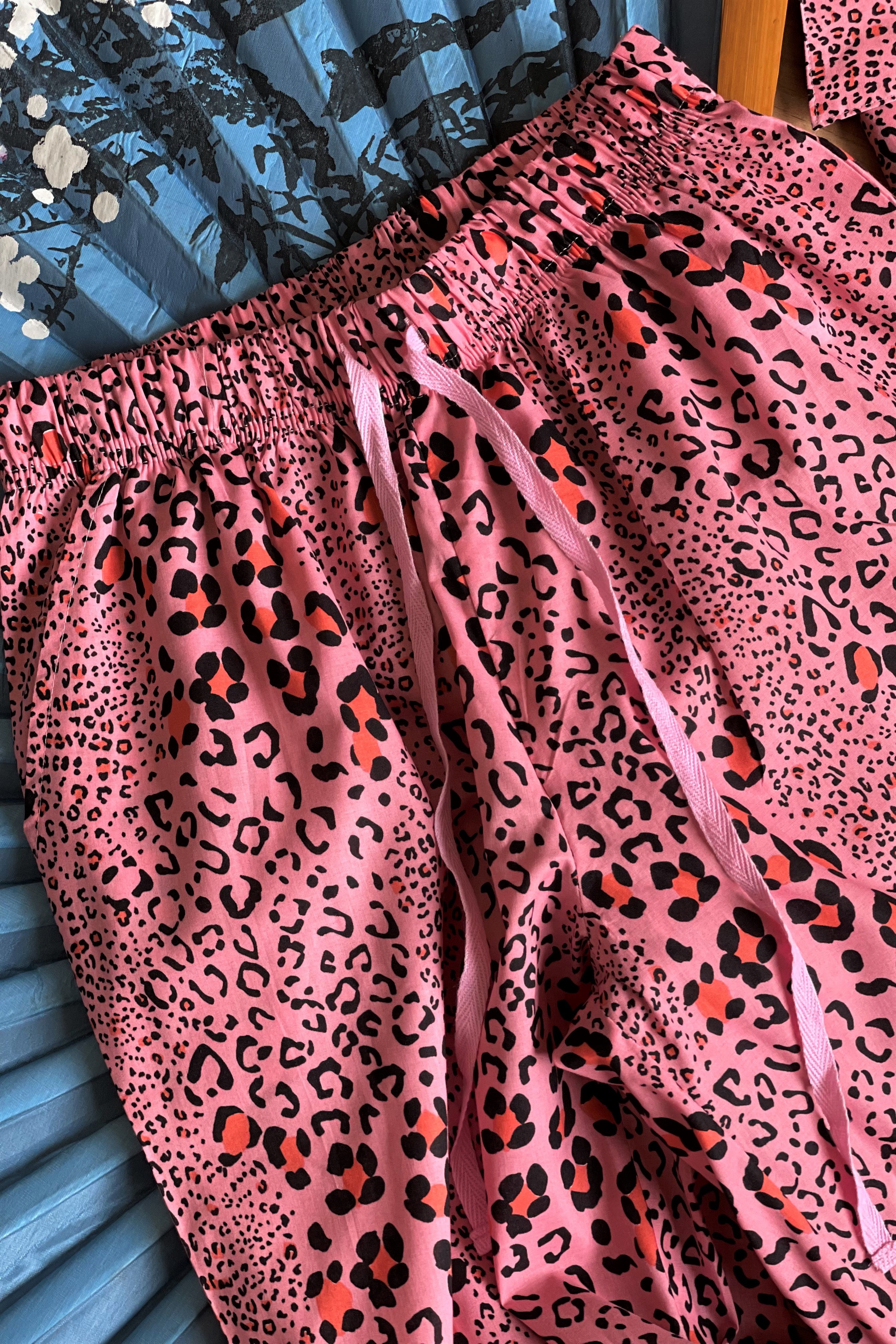 Same Style for Men Women Leopard Pajamas Lapel Sleepwear Lovers Home  Clothes Nightwear Shirt Pants Ice Silk Couples 2Pcs